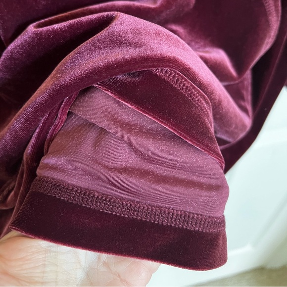 Velour, Denim & Company, Burgundy Tunic with Hood & Kangaroo pocket. - Picture 10 of 16